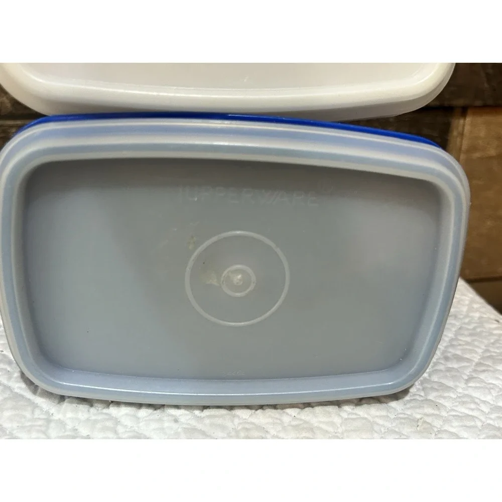 Tupperware‎ Blue & White Shelf Saver Containers But White Clear Lids